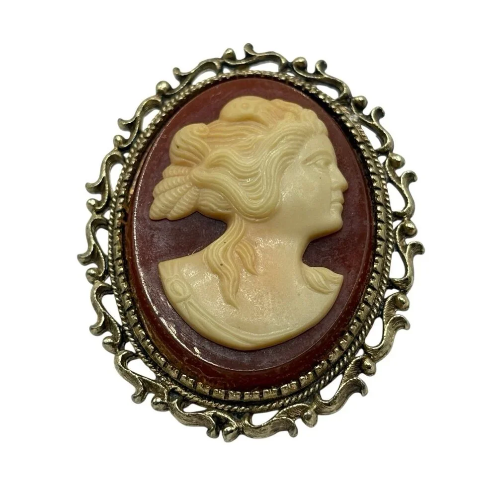 Vintage Cameo Brooch Pin‎ Signed JJ Jonette Gold Tone Resin Open Work Filigree
